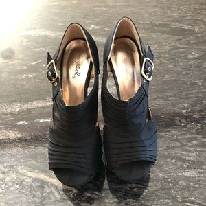 Black heels open toe